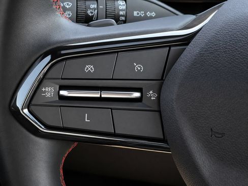 Certified 2025 Chevrolet Equinox RS w/ Safety and Technology Package FWD image 25