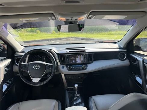 Used 2018 Toyota RAV4 Limited AWD/4WD image 16