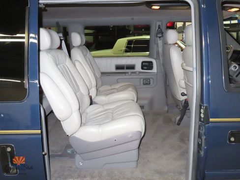 Used 1995 Chrysler Town & Country image 7