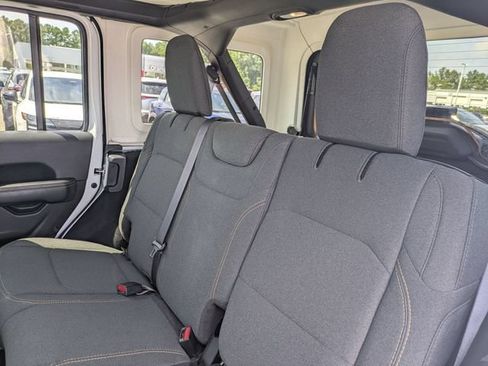 Used 2025 Jeep Wrangler Unlimited Sahara AWD/4WD image 28