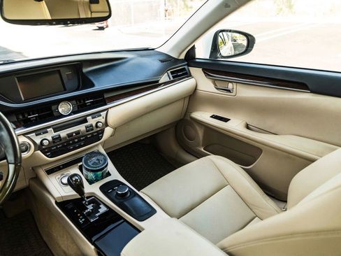 Used 2014 Lexus ES 350 w/ Premium Package FWD image 27