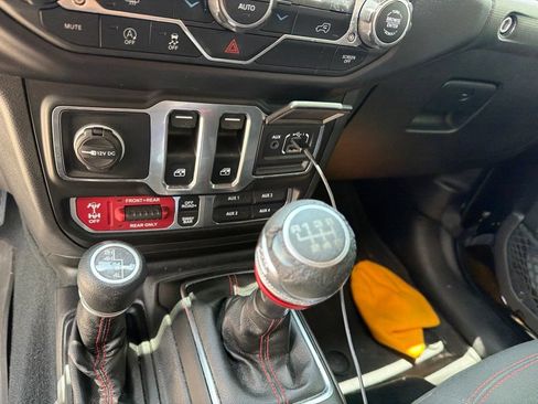 Used 2022 Jeep Wrangler Rubicon AWD/4WD image 25