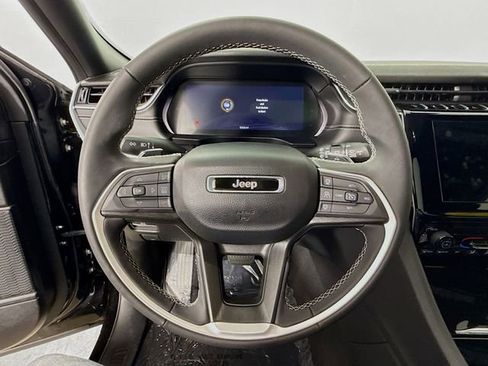 Used 2024 Jeep Grand Cherokee L Laredo RWD image 11