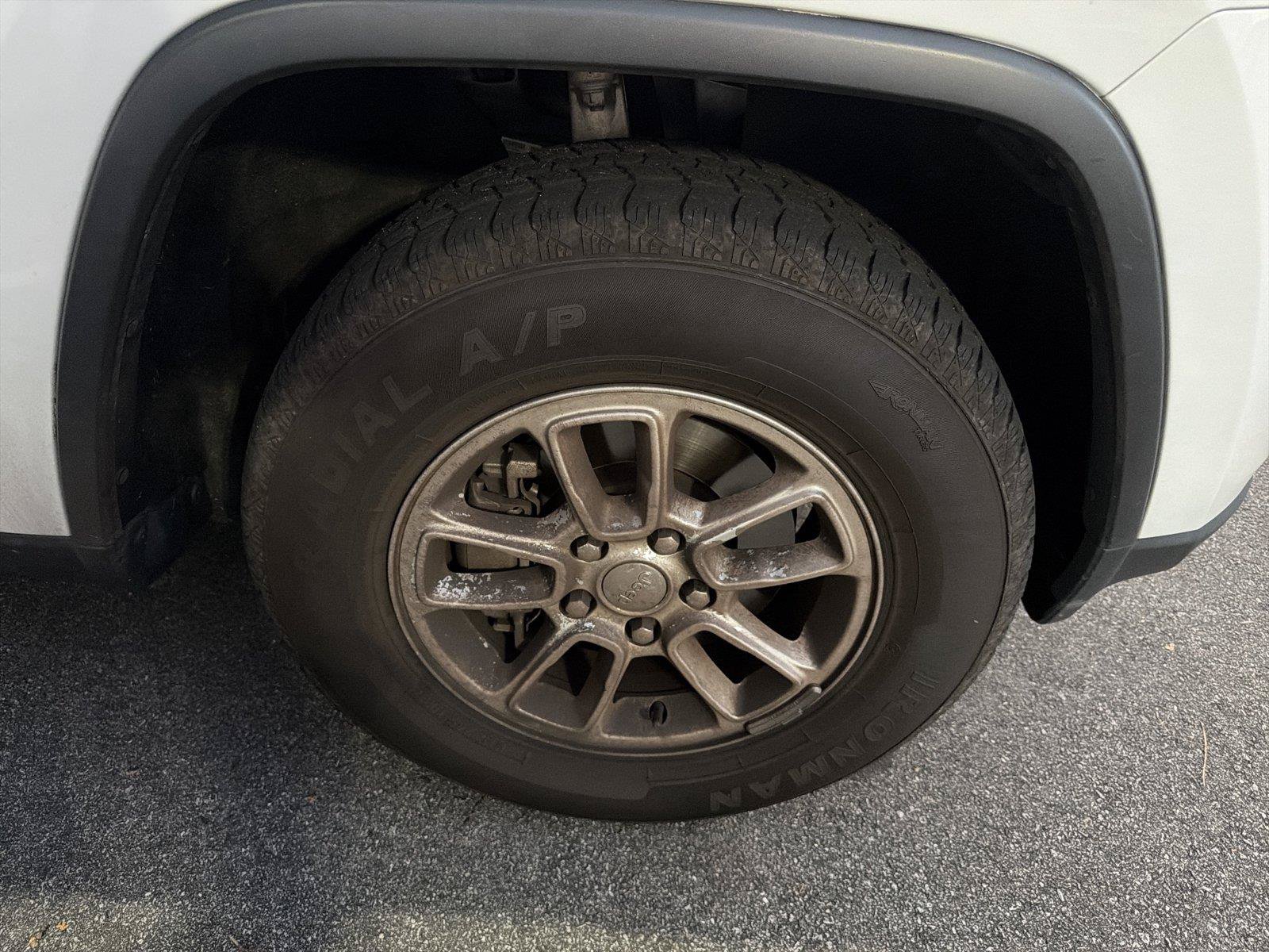 Used 2020 Jeep Grand Cherokee Laredo RWD image 9