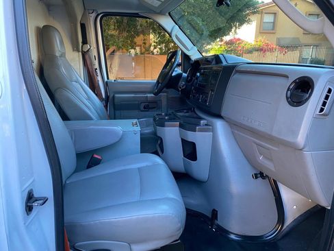 Used 2016 Ford E-350 and Econoline 350 Super Duty RWD image 31