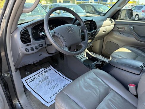 Used 2005 Toyota Sequoia SR5 AWD/4WD image 17