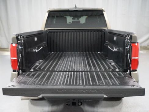 Certified 2025 Toyota Tacoma TRD Off-Road AWD/4WD image 35