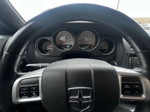Used 2013 Dodge Challenger SXT image 28