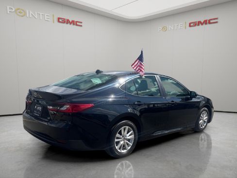 Used 2025 Toyota Camry LE image 3