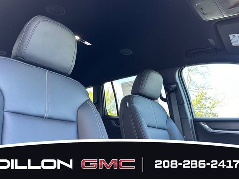 Used 2025 GMC Acadia Elevation w/ Elevation Premium Package FWD image 17
