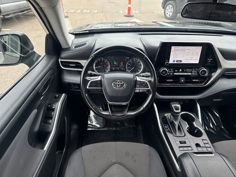 Used 2023 Toyota Highlander LE AWD/4WD image 13