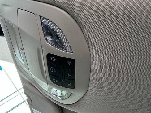 Used 2024 Chrysler Pacifica Touring-L image 26