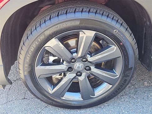 Certified 2025 Honda Pilot Sport image 7