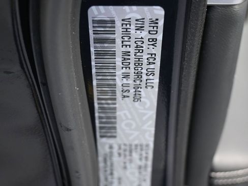 Used 2024 Jeep Grand Cherokee Limited w/ Black Appearance Package image 17