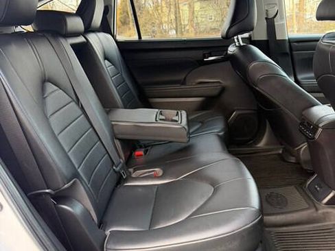Used 2022 Toyota Highlander XLE image 20