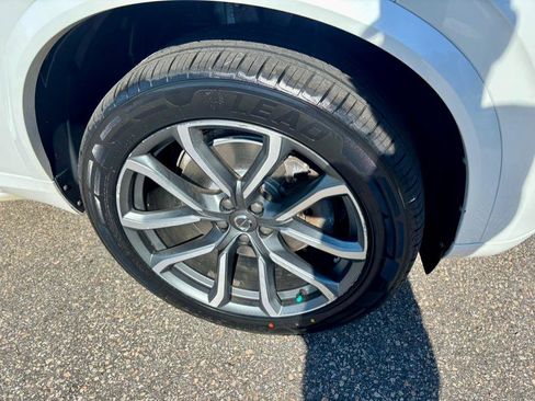 Used 2017 Volvo XC90 T6 Momentum w/ Vision Package image 39