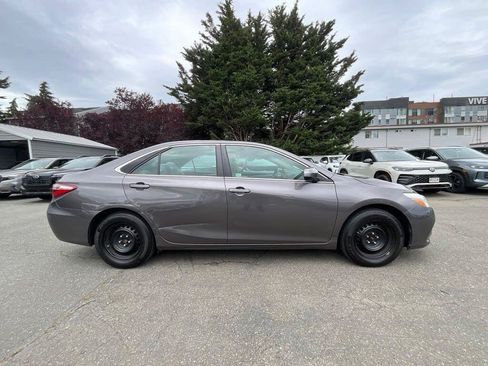Used 2015 Toyota Camry LE FWD image 9