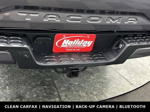 Used 2018 Toyota Tacoma TRD Sport AWD/4WD image 29