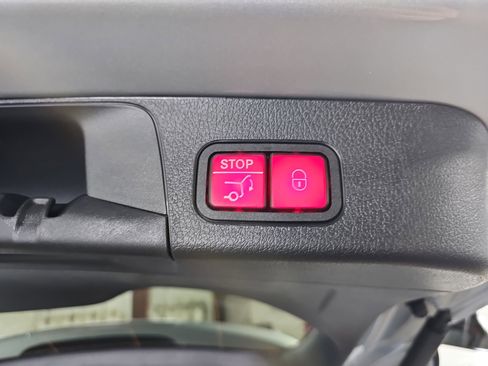 New 2026 Mercedes-Benz GLB 250 image 14