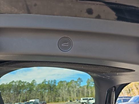 Used 2024 Tesla Model Y Long Range image 18