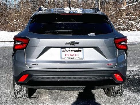 Certified 2025 Chevrolet Trax RS image 6