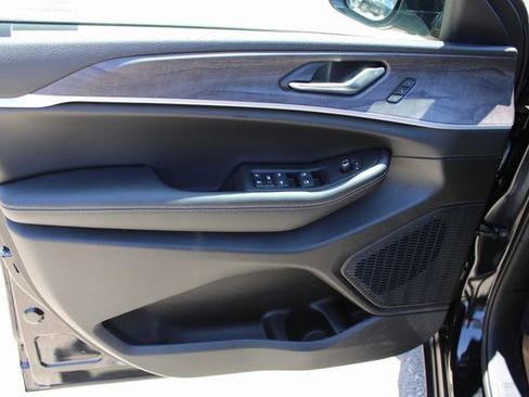 New 2025 Jeep Grand Cherokee Limited image 13