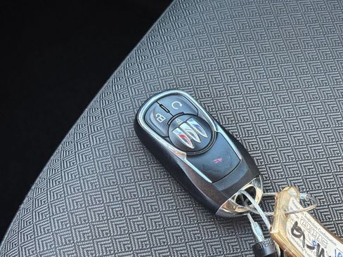 Used 2025 Buick Encore GX Preferred AWD/4WD image 23