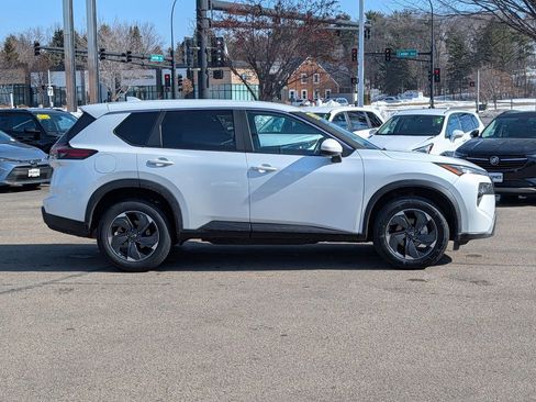 Used 2025 Nissan Rogue SV image 8