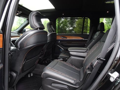 Used 2021 Jeep Grand Cherokee L Summit AWD/4WD image 19