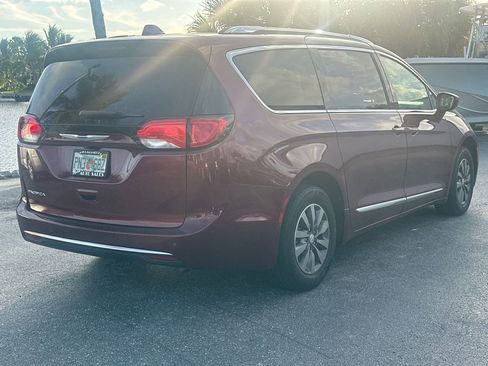 Used 2019 Chrysler Pacifica Touring-L Plus image 4