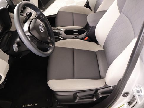 Used 2025 Toyota Corolla LE image 10