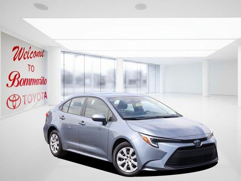 Certified 2025 Toyota Corolla LE FWD image 2