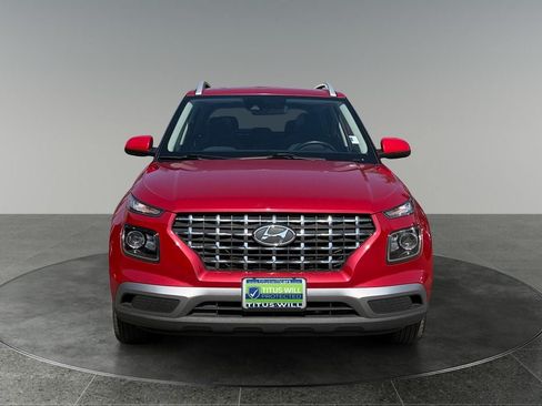 Used 2022 Hyundai Venue SEL FWD image 2