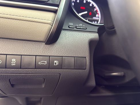 Used 2018 Toyota Camry XLE FWD image 17