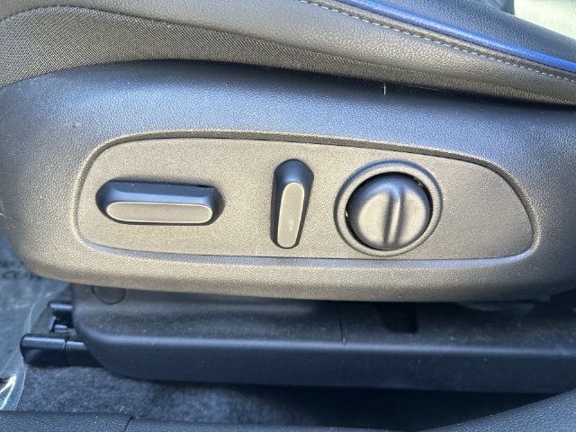 Used 2025 Buick Envista Sport Touring w/ Convenience I Package FWD image 17