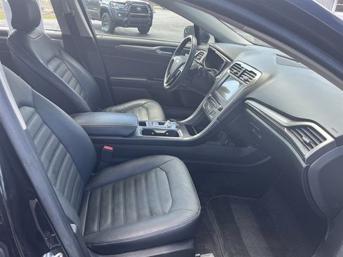 Used 2017 Ford Fusion SE w/ Fusion SE Technology Package image 34