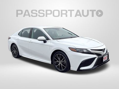 Used 2021 Toyota Camry SE image 10