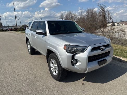 Used 2017 Toyota 4Runner SR5 image 2