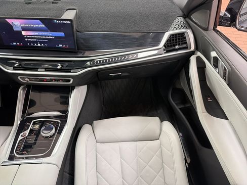 Used 2024 BMW X6 xDrive40i w/ Executive Package image 29