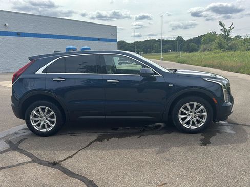 Used 2019 Cadillac XT4 Luxury w/ Trailering Package FWD image 6