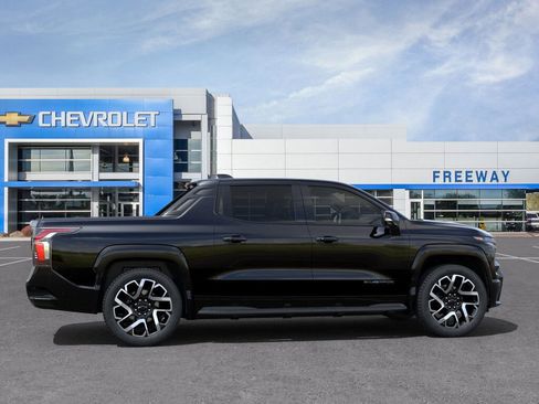 New 2024 Chevrolet Silverado EV RST image 5