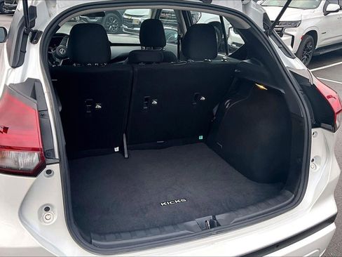 Used 2023 Nissan Kicks SV image 4