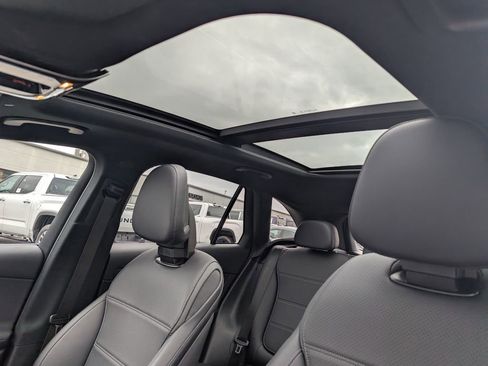 Used 2025 Mercedes-Benz GLC 300 4MATIC image 22