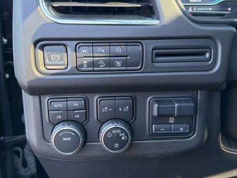 Used 2024 Chevrolet Tahoe Z71 w/ Luxury Package AWD/4WD image 27