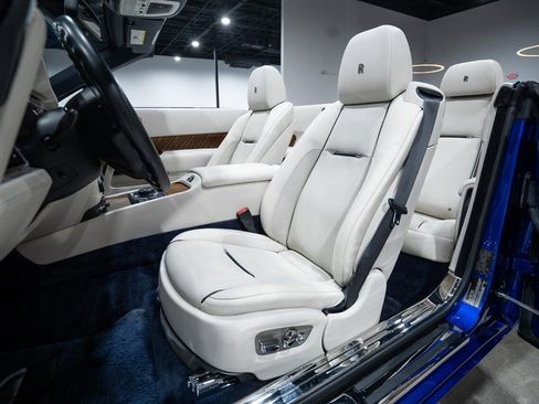 Used 2016 Rolls-Royce Dawn image 22