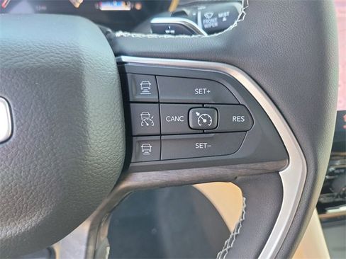 New 2025 Jeep Grand Cherokee L Limited w/ Luxury Tech Group II image 25