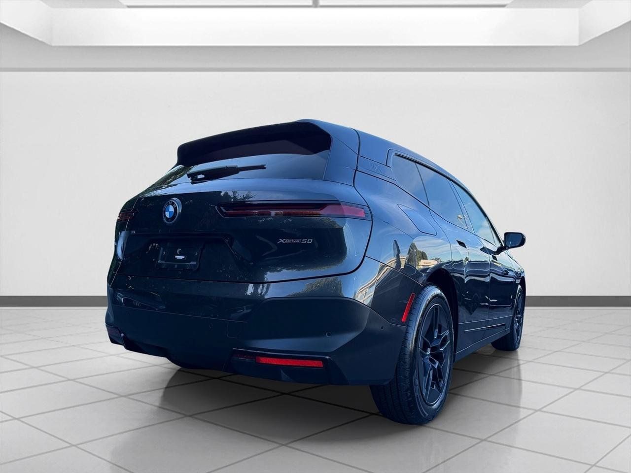 Used 2024 BMW iX xDrive50 AWD/4WD image 5