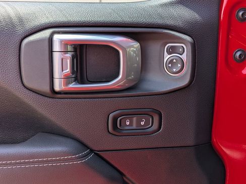 Used 2023 Jeep Wrangler Unlimited Sahara w/ Cold Weather Group AWD/4WD image 12