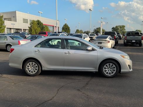 Used 2012 Toyota Camry LE FWD image 4