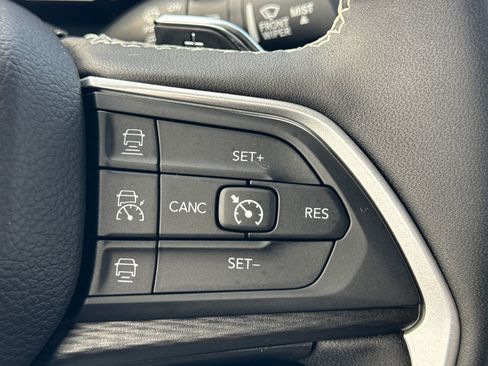 Used 2024 Jeep Grand Cherokee L Altitude AWD/4WD image 25
